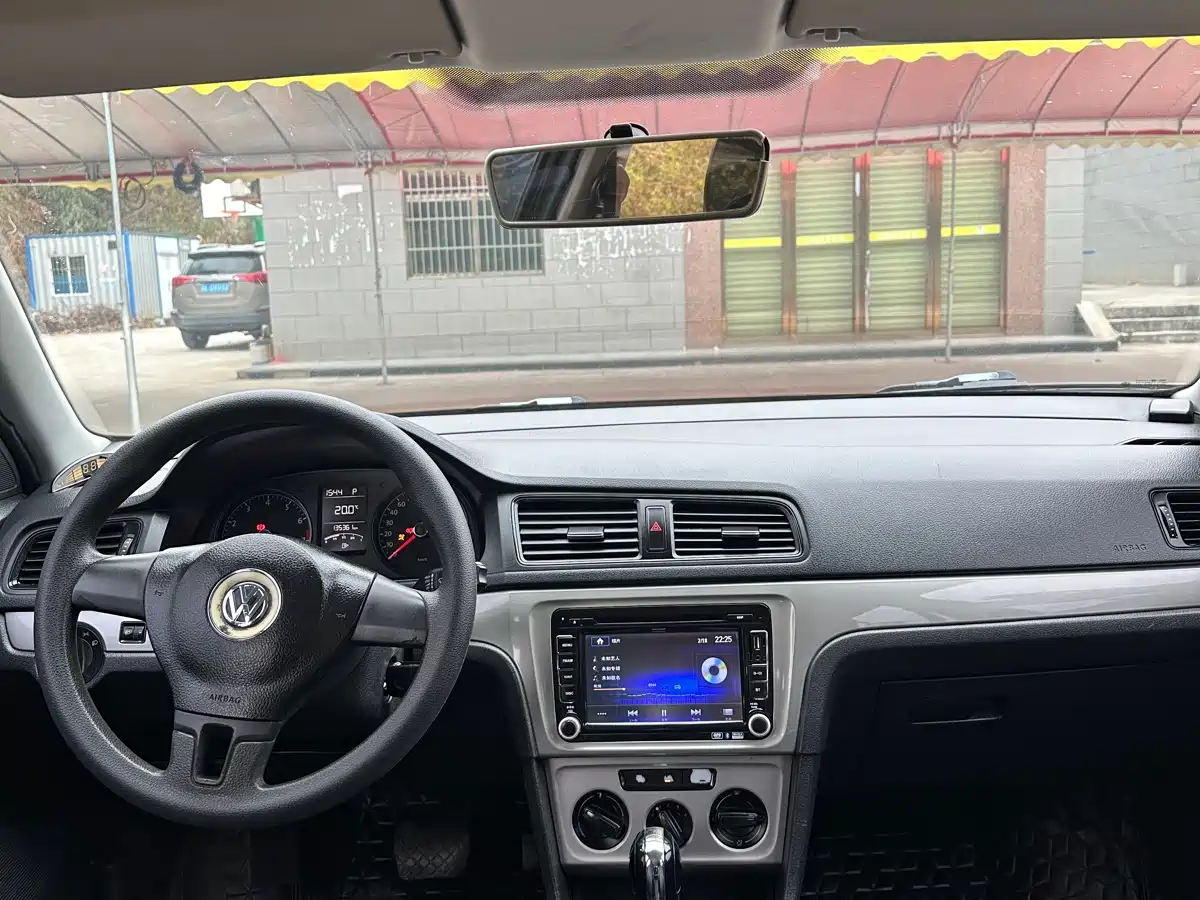 Volkswagen Lavida Tour 2013 1.6L Automatic Trend Style фото 6