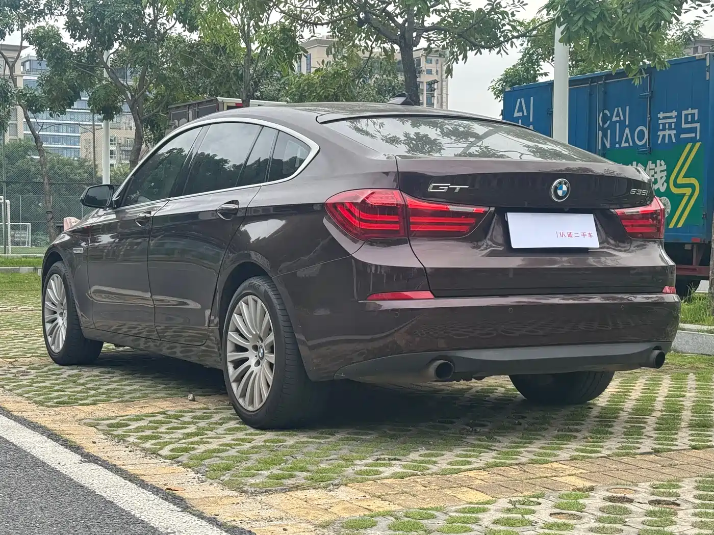 BMW 5 Series GT 2014 535i Leading фото 8
