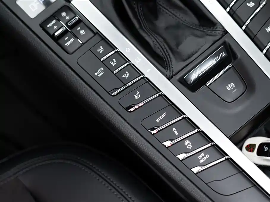 Porsche Macan 2020 Macan 2.0T фото 18