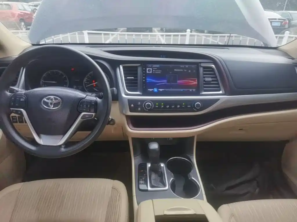 Фото 13 - Toyota Highlander