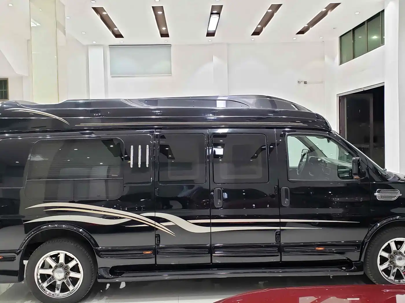 GMC Savana 2017 2014 6.0L Long Wheelbase Leader Edition