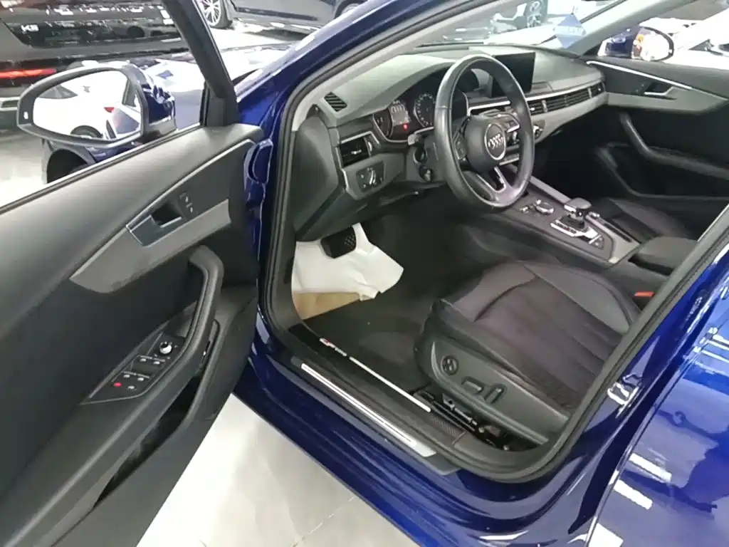 Фото 16 - Audi A4L