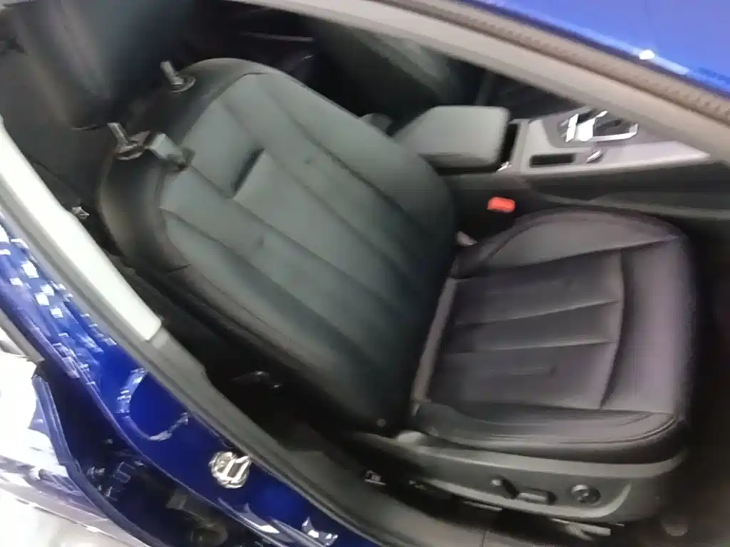 Фото 25 - Audi A4L
