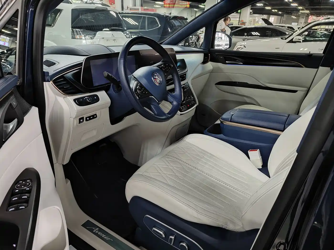 Buick GL8 2020 Avenir Four-Seat Prestige Edition фото 6