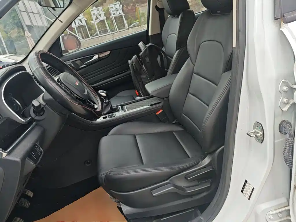 Sinotruk VGV VGV U70 2020 2020 Model 1.5T Manual Comfort 7-Seater