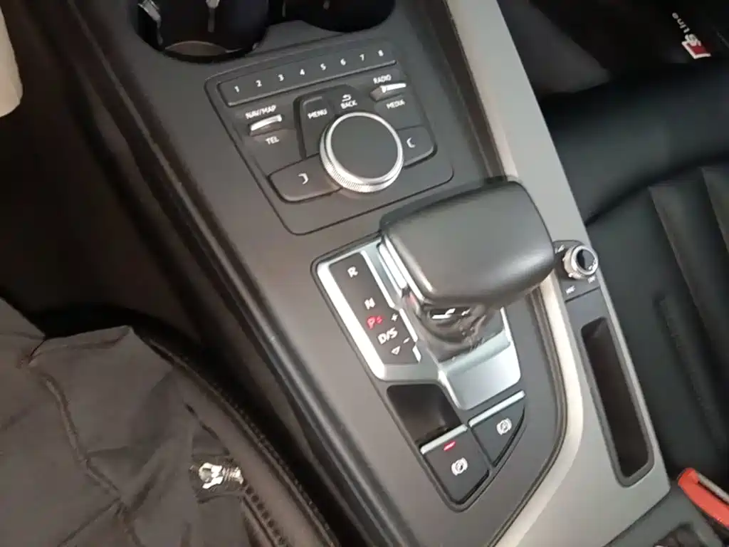 Фото 14 - Audi A4L
