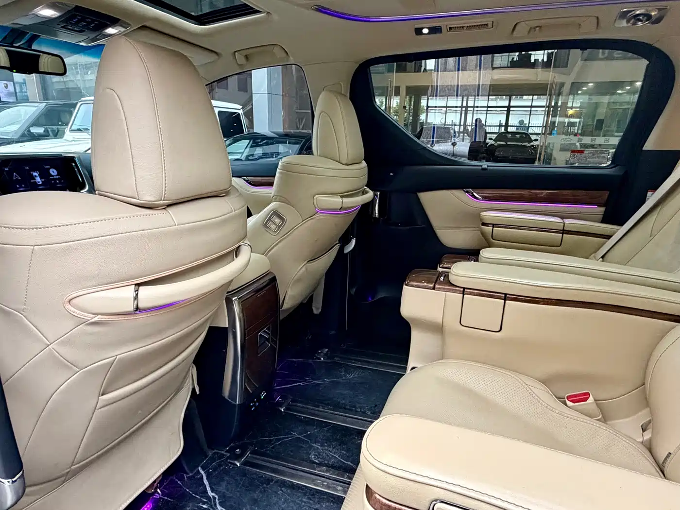 Toyota Alphard 2015 3.5L Premium Edition фото 9