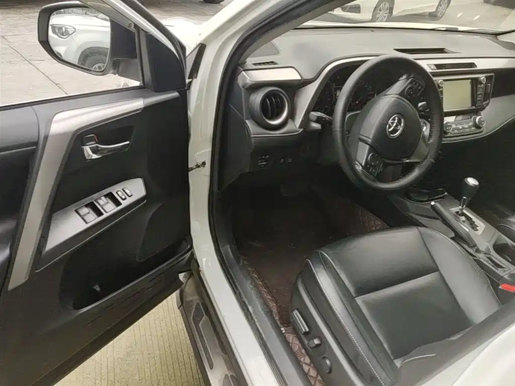 Toyota RAV4 Rongfang 2019 2.0L CVT 2WD Zhishang Edition China VI фото 16