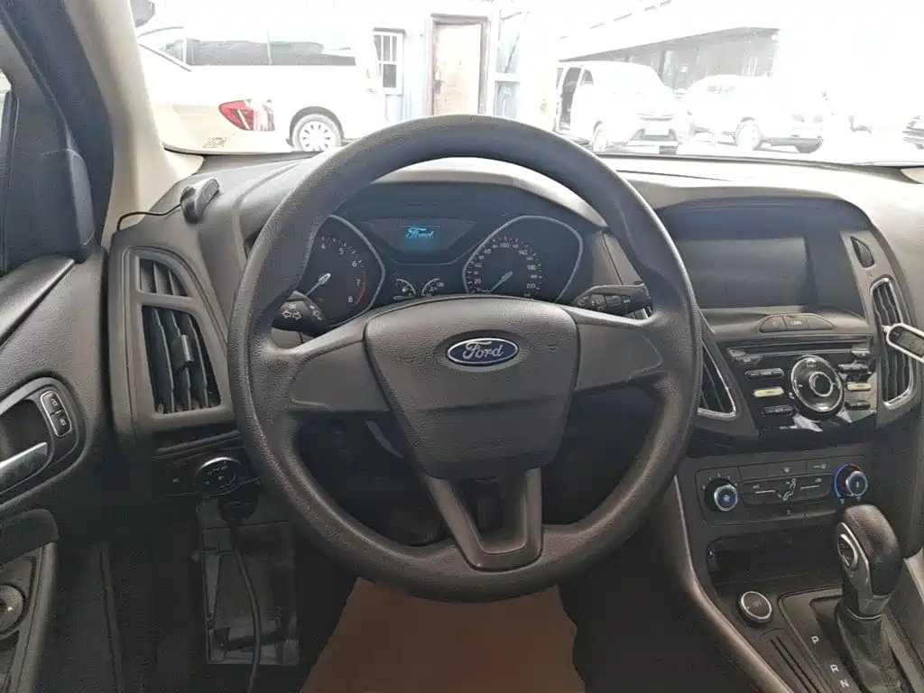 Фото 11 - Ford Focus