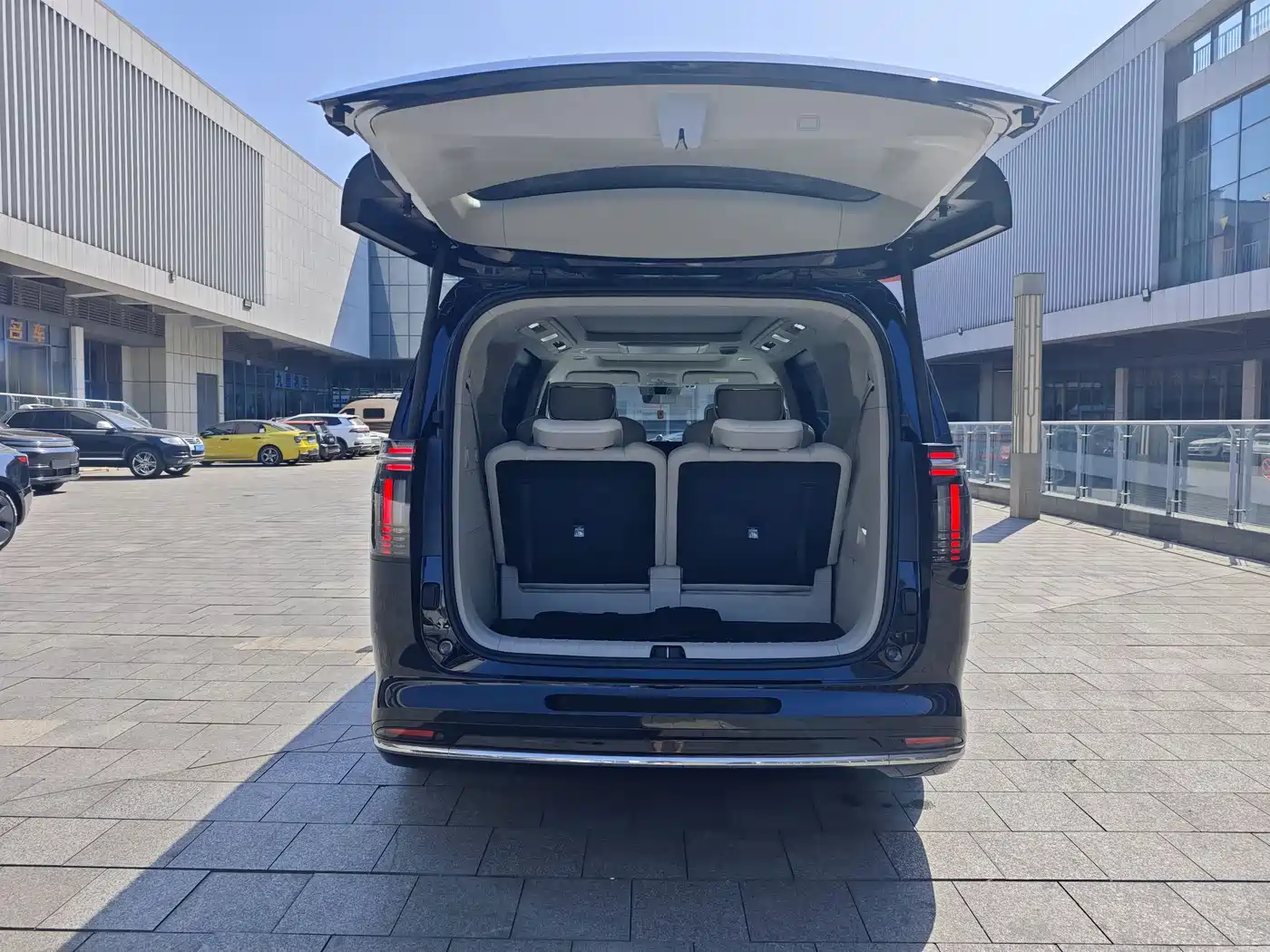 Volvo EM90 2024 2025 Ultra Six-Seater