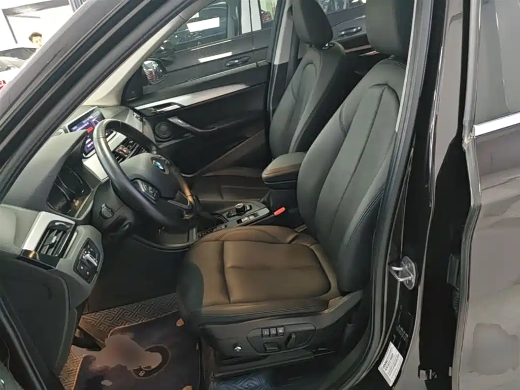 BMW X1 2018 sDrive20Li Leading Model фото 15