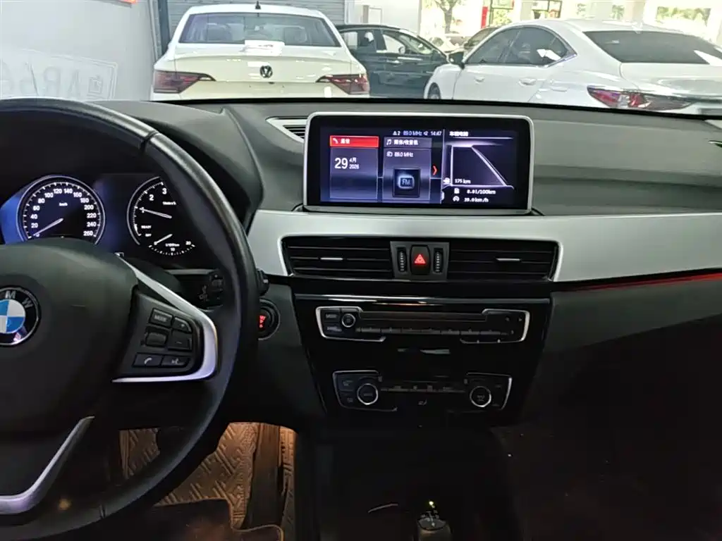 BMW X1 2018 sDrive20Li Leading Model фото 13