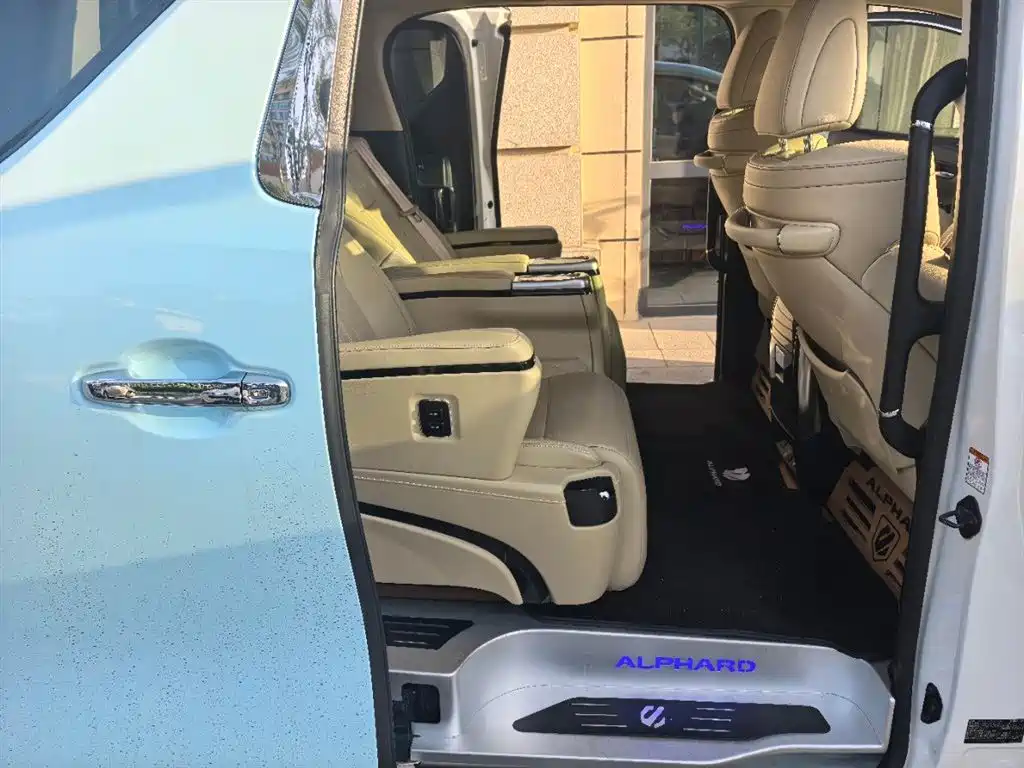 Toyota Alphard 2015 3.5L Luxury Edition фото 9
