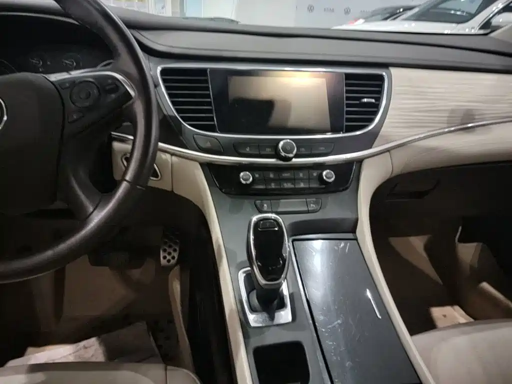 Photo 13 - Buick LaCrosse