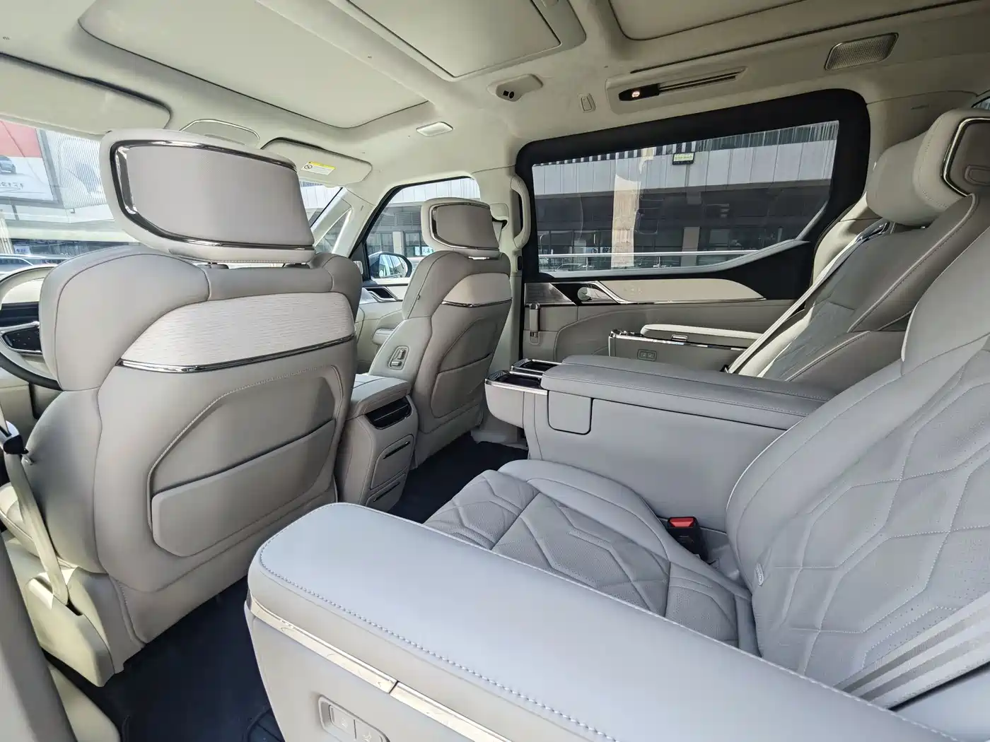 Volvo EM90 2024 2025 Ultra Six-Seater
