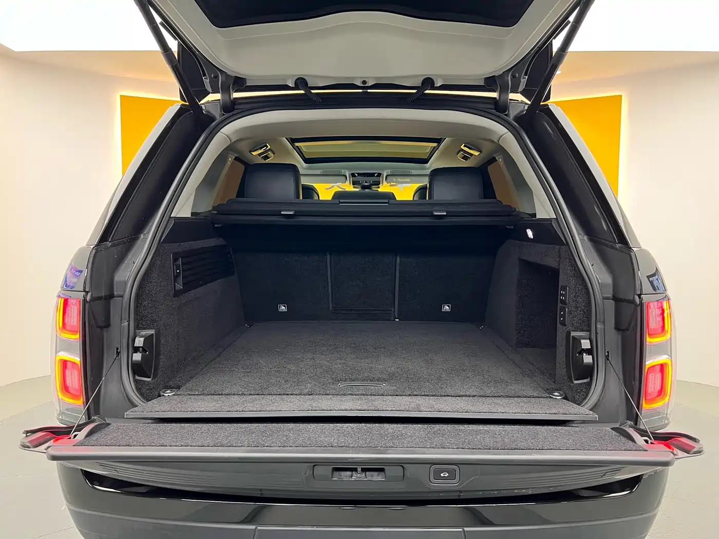 Land Rover Range Rover 2021 3.0 L6 Heritage Edition фото 32