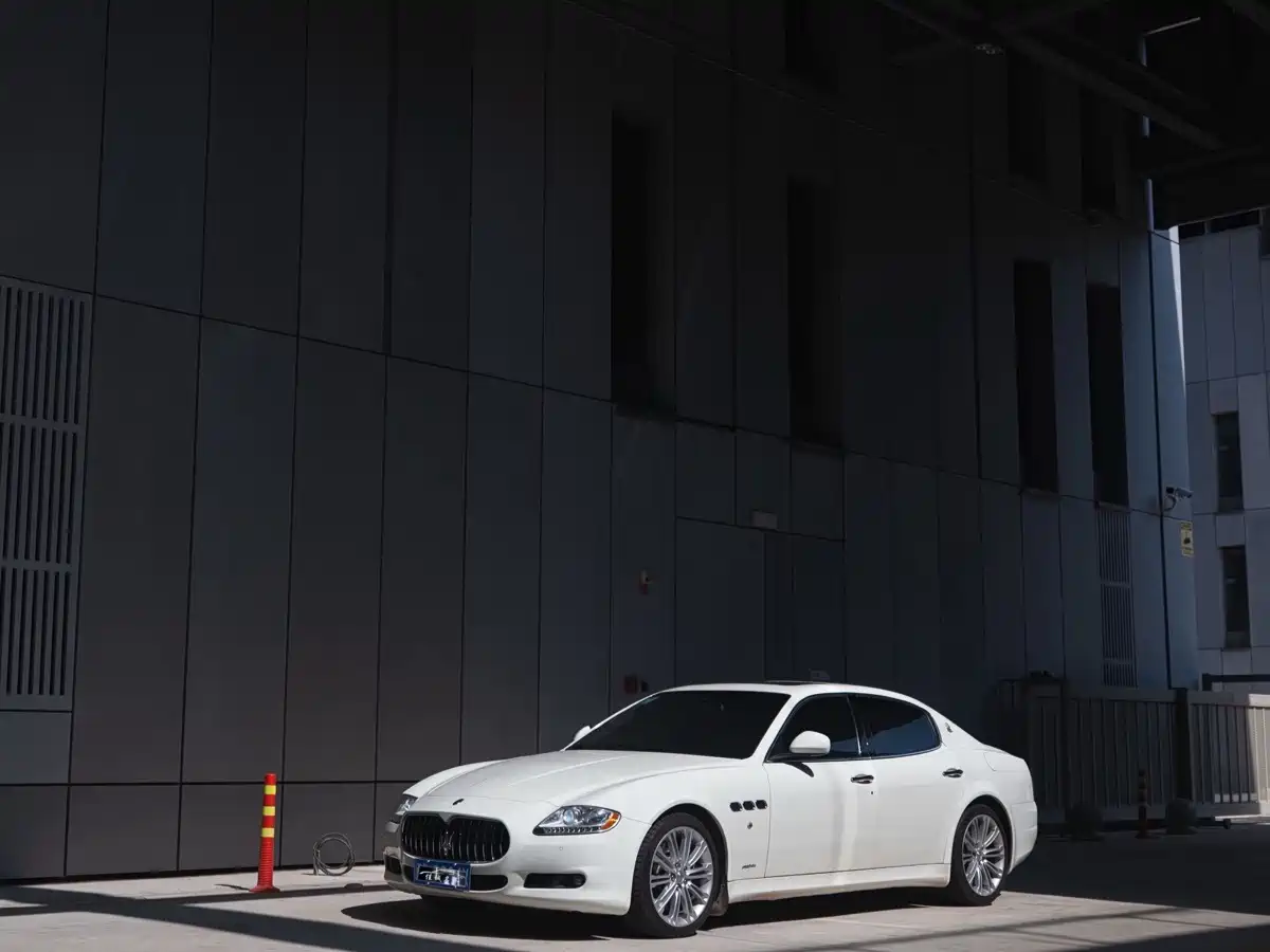 Photo 1 - Maserati Quattroporte