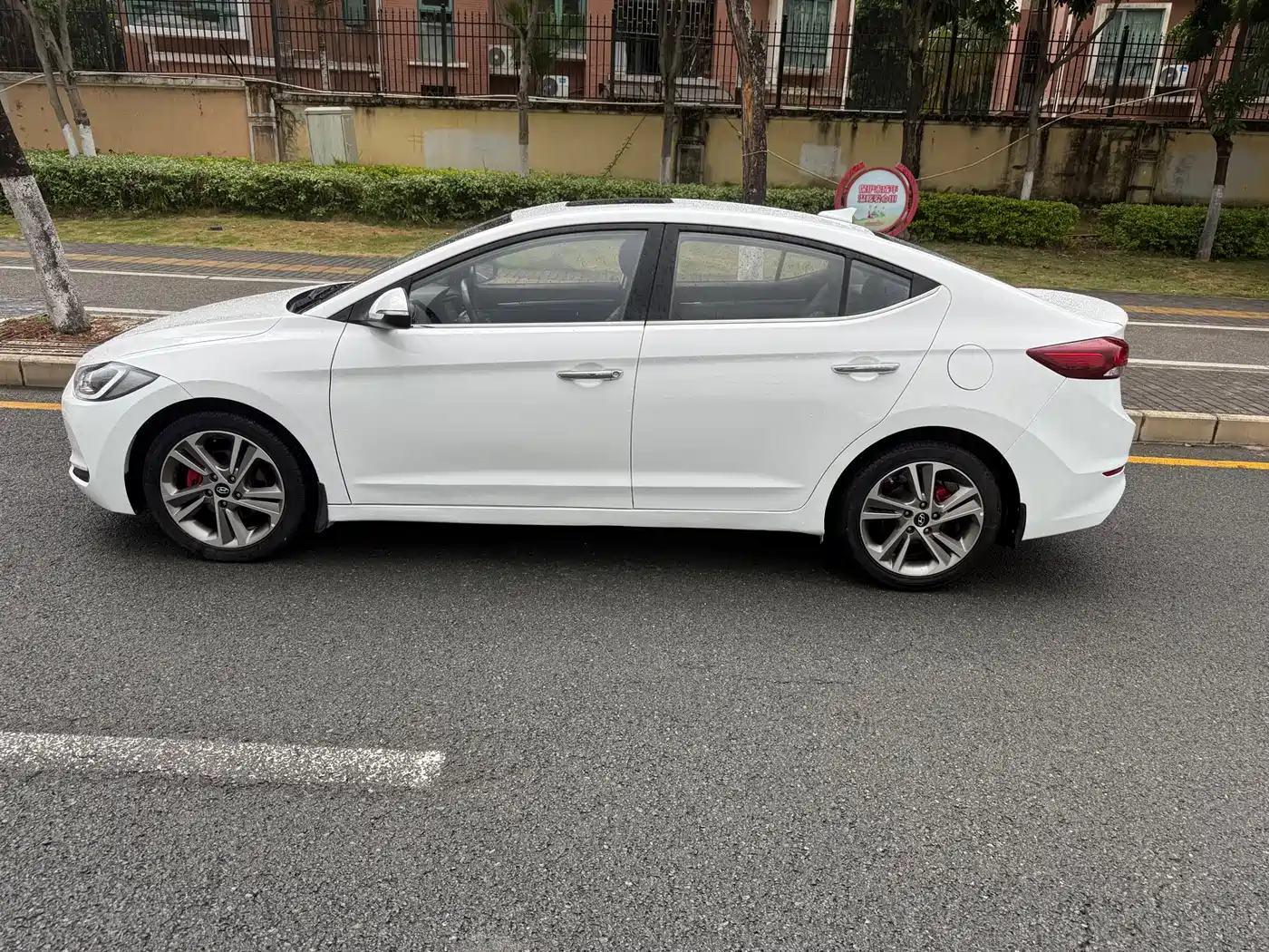 Hyundai Elantra 2016 Model 1.6L Automatic Smart Elite фото 4