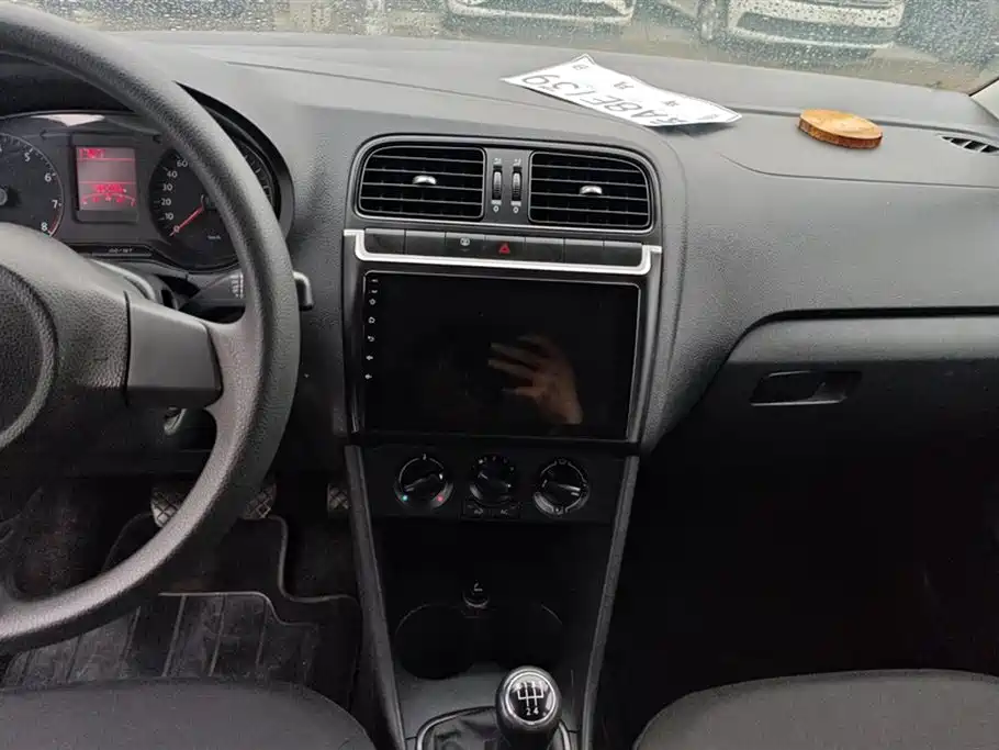 Volkswagen Polo 2013 1.4L Manual Trend Edition фото 13