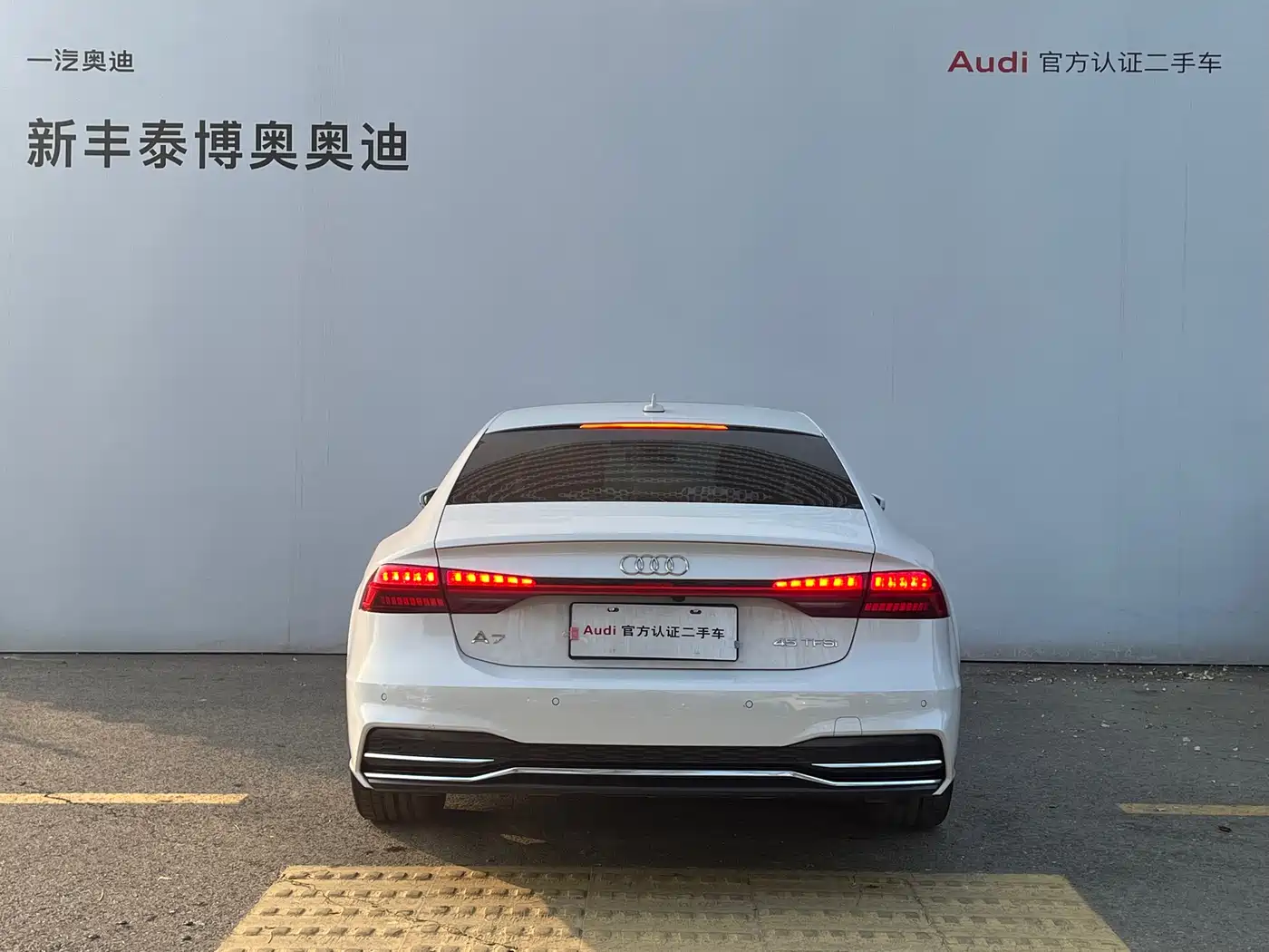 Audi A7 2023 Model 45 TFSI Premium Selection Edition фото 16