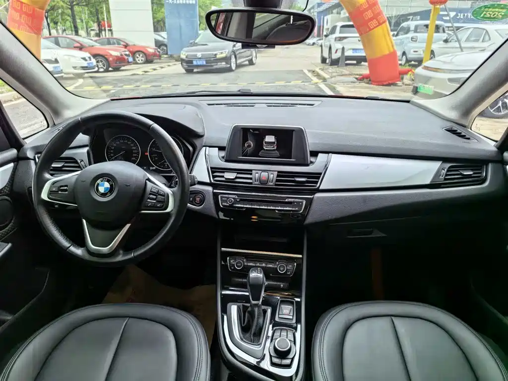 BMW 2 Series Touring 2016 218i Leading фото 13