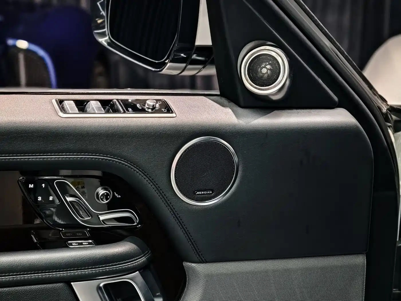 Land Rover Range Rover 2021 3.0 L6 Golden Age Edition фото 26