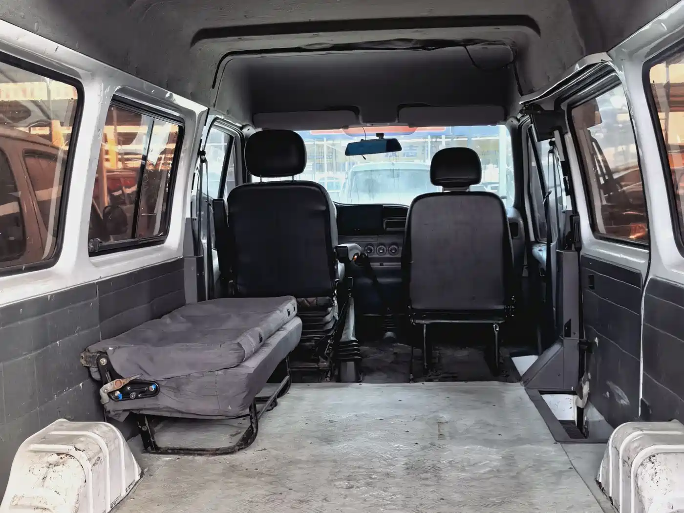 Ford Classic Transit 2016 2016 Model 2.8T Diesel Short Wheelbase 6-Seat Medium Roof Multi-Purpose Vehicle JX493ZLQ4