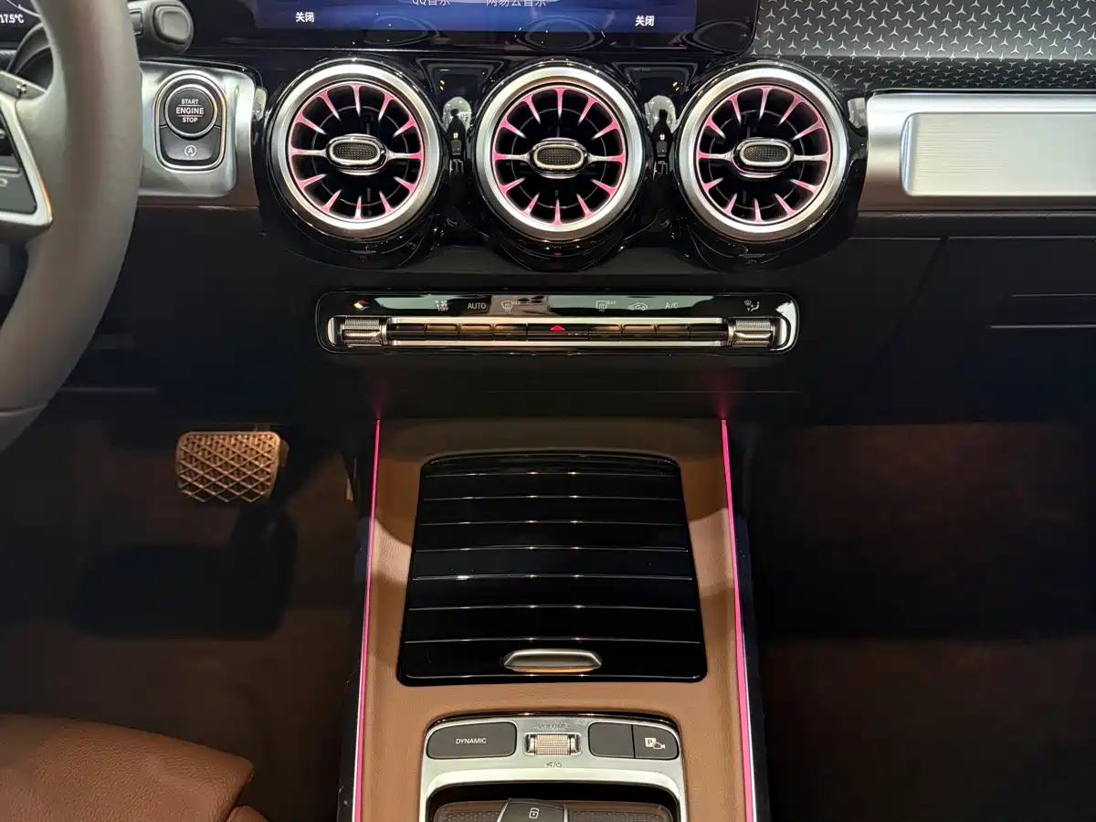 Mercedes-Benz GLB 2025 GLB 220 Dynamic фото 15