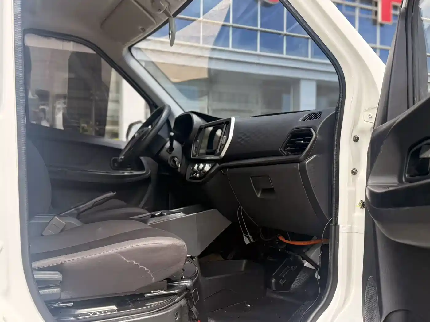 Changan Kaicheng Changan Ruixing EM80 2026 2025 Model Fortune Edition Passenger Version Comfort 6-seater 300km Dual Swing Doors
