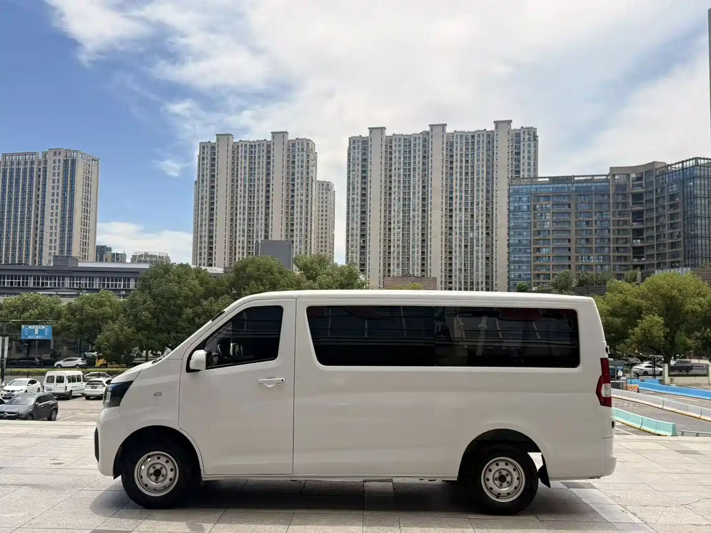 Changan Kaicheng Changan Ruixing EM80 2026 2025 Model Fortune Edition Passenger Version Comfort 6-seater 300km Dual Swing Doors