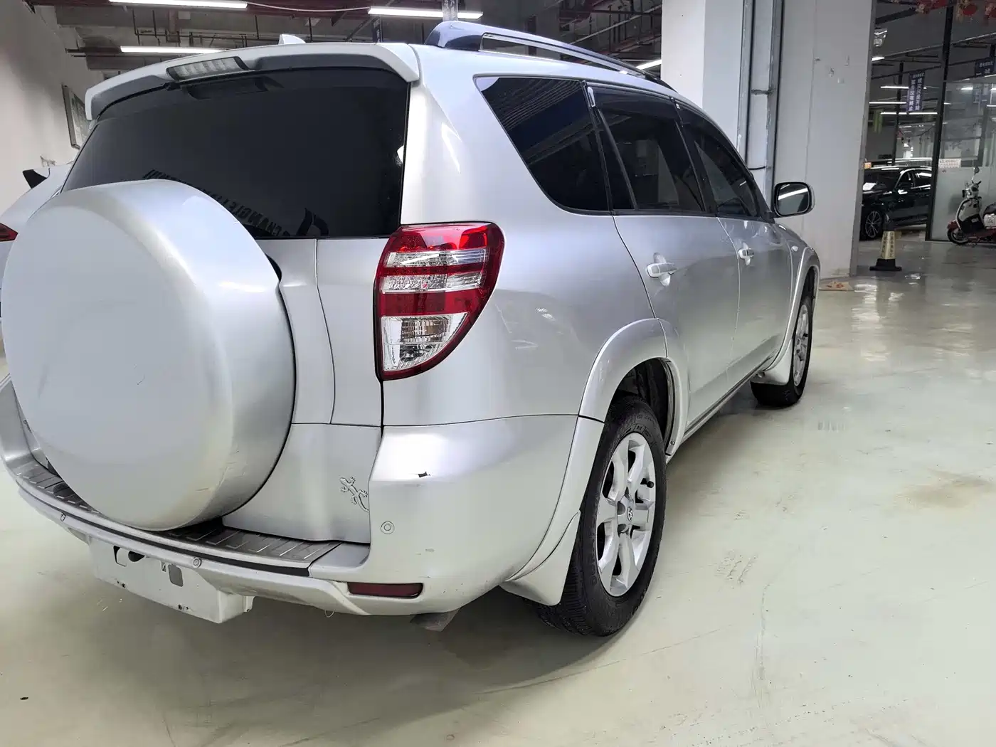Toyota RAV4 Rongfang 2009 2.4L Automatic Luxury Navigation Edition фото 12
