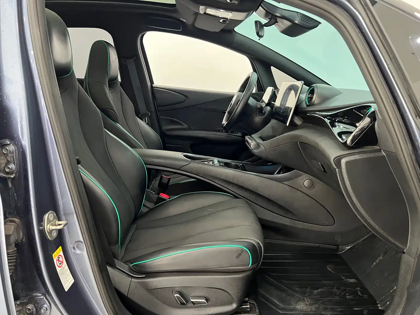 BYD Dolphin 2023 401km Knight Edition фото 10
