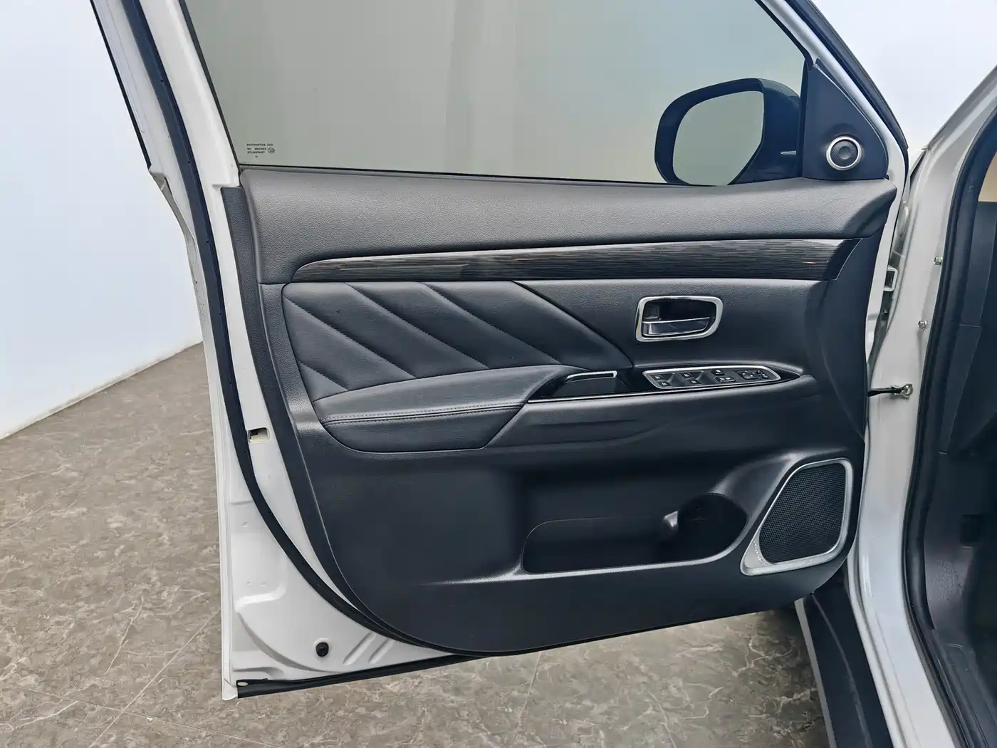 Mitsubishi Outlander 2020 2.0L 2WD Premium 5-seater фото 19