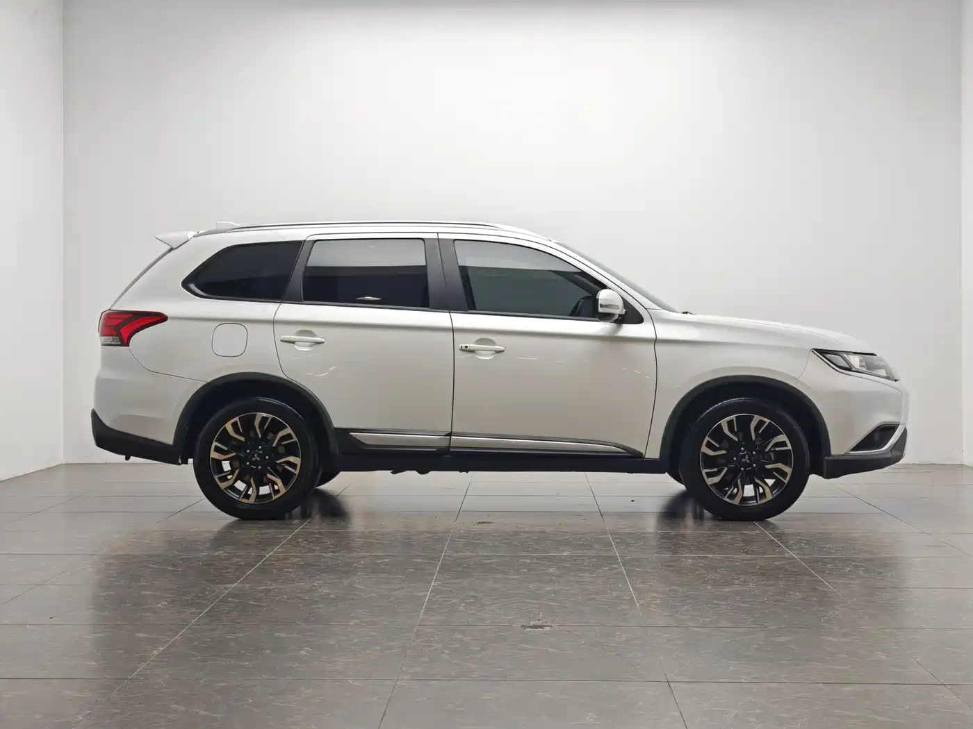 Mitsubishi Outlander 2020 2.0L 2WD Premium 5-seater фото 11