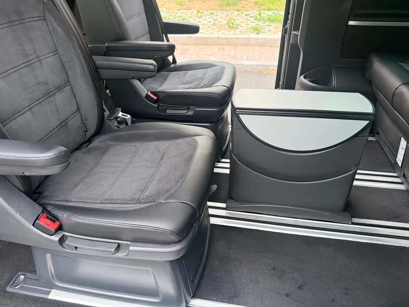 Volkswagen Multivan 2017 2.0TSI 4WD Explorer 7-seater фото 17