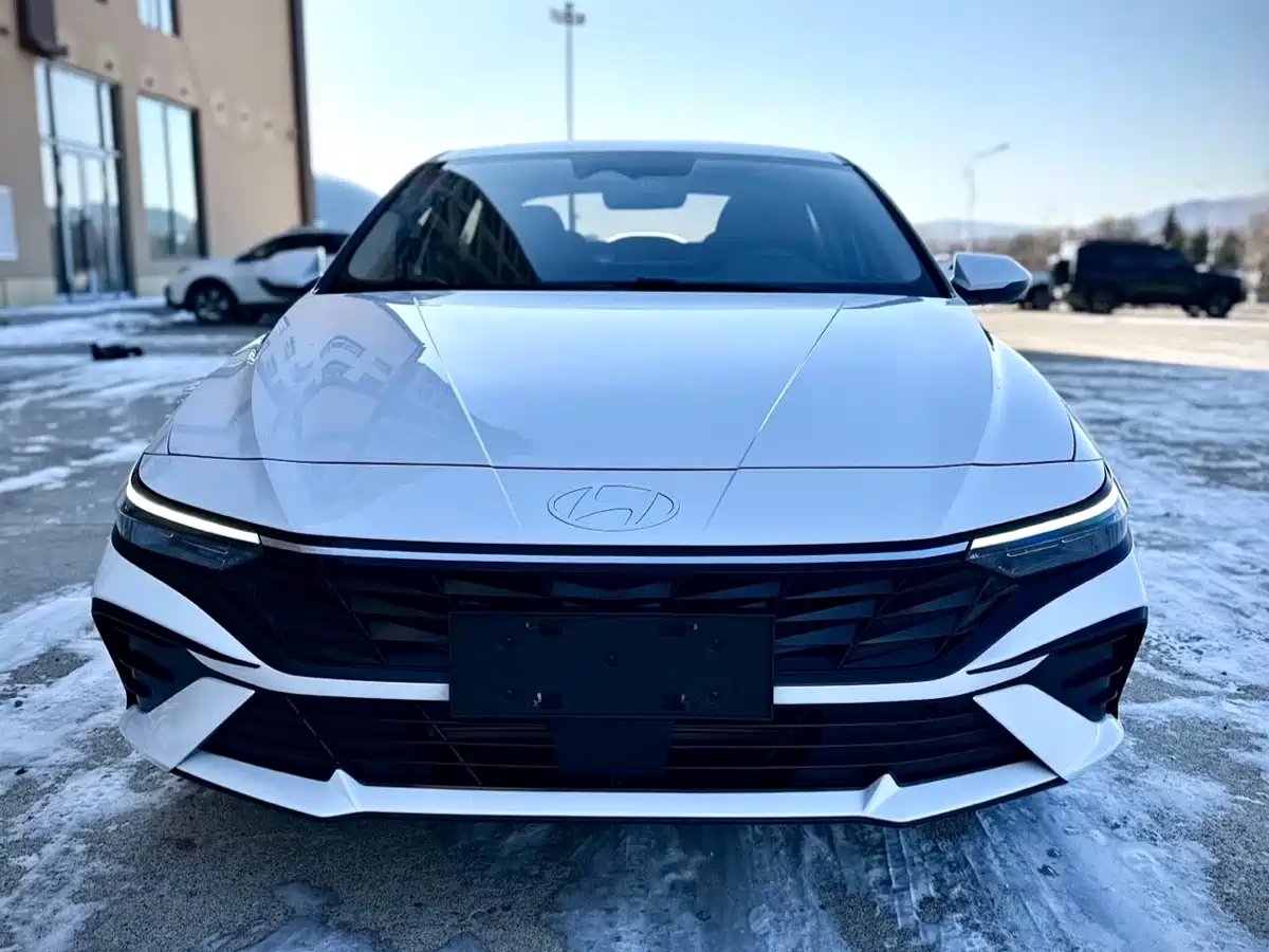 Hyundai Elantra 2023 Model 1.5L CVT LUX Premium Edition фото 2