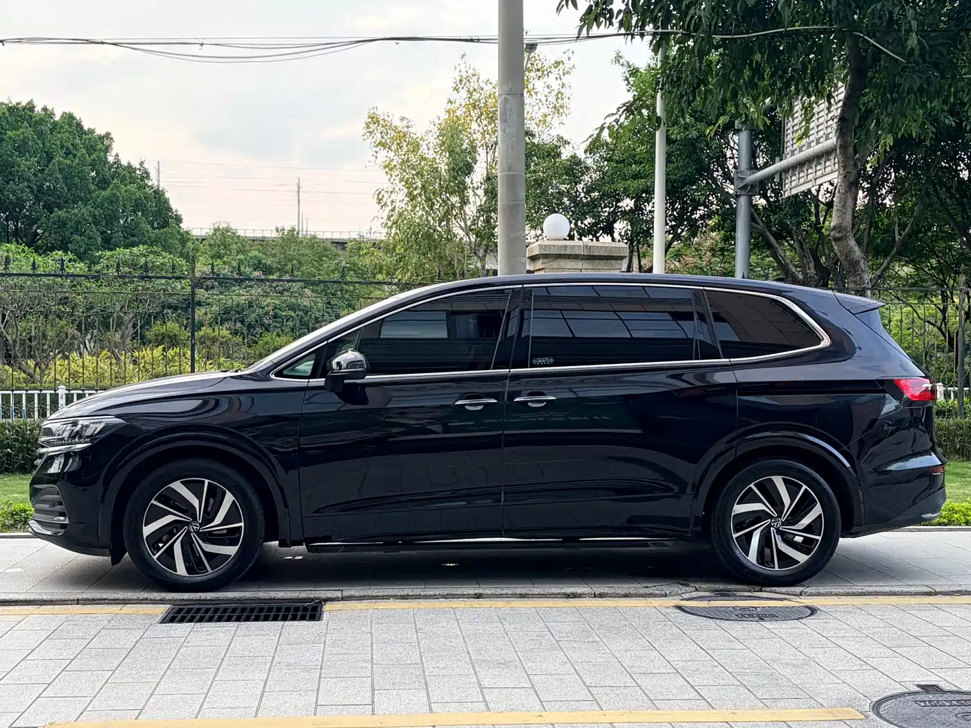 Volkswagen Viloran 2022 330TSI Luxury Edition фото 4