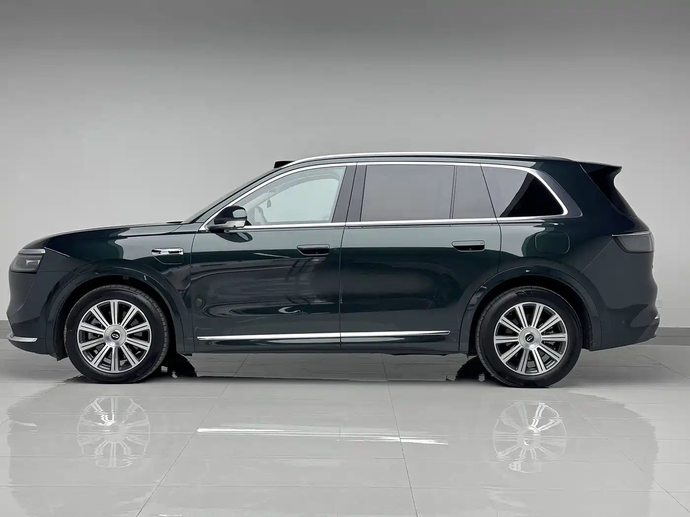 AITO Wenjie AITO M8 2025 Model Extended Range Max+ Edition 53.4kWh 6-Seater фото 7