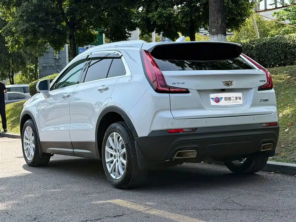 CADILLAC XT4