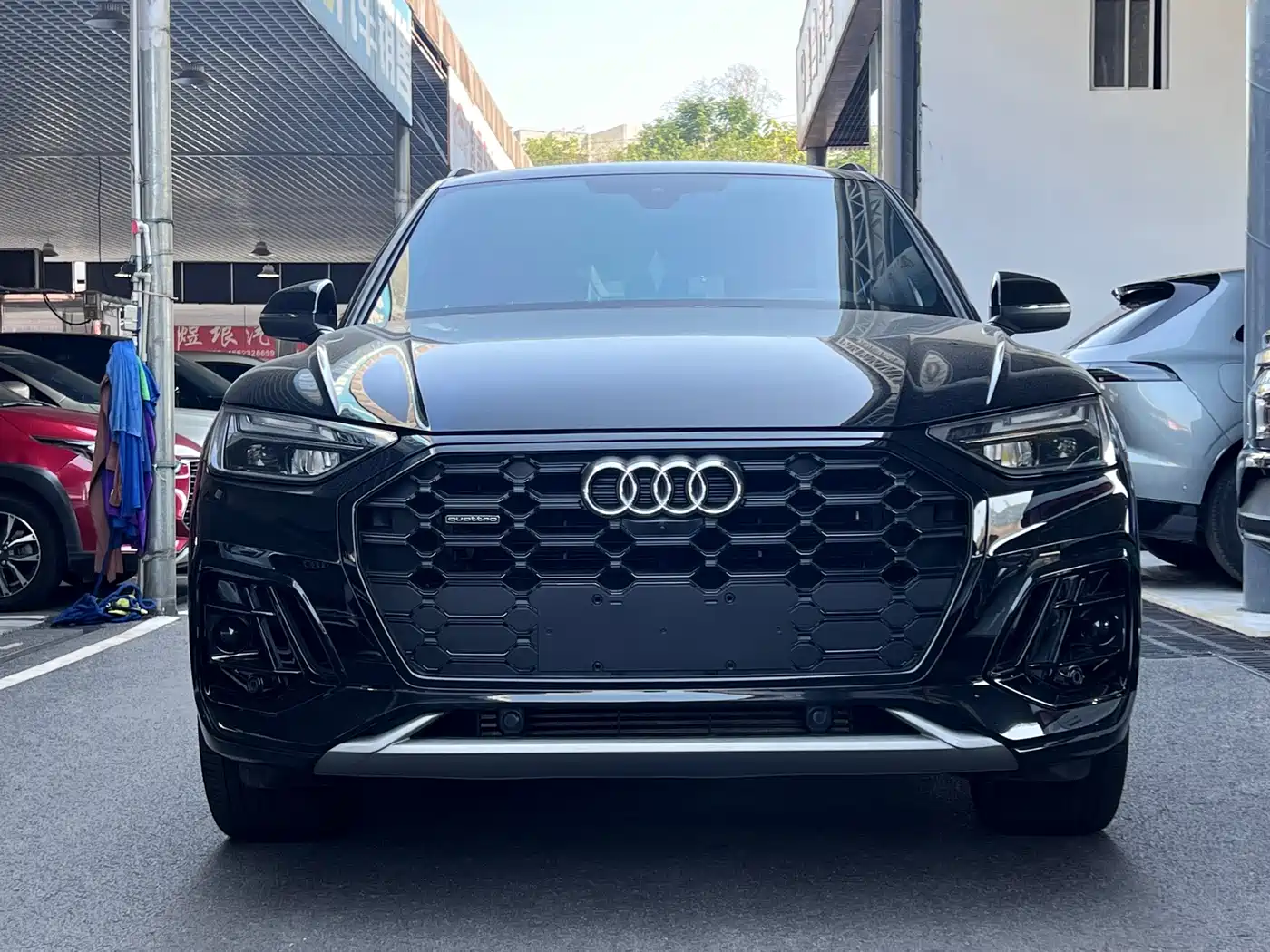 Photo 2 - Audi Q5L