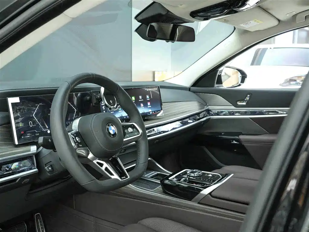BMW 7-SERIES