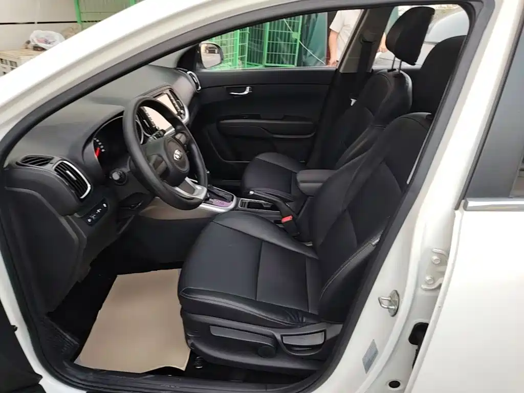 Photo 11 - Kia KX3