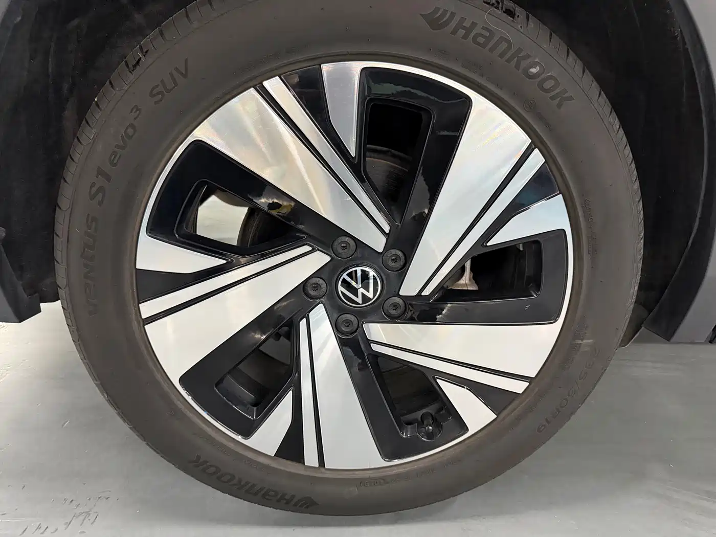 Volkswagen Tiguan L 2023 330TSI Auto 2WD R-Line Premium Edition фото 9