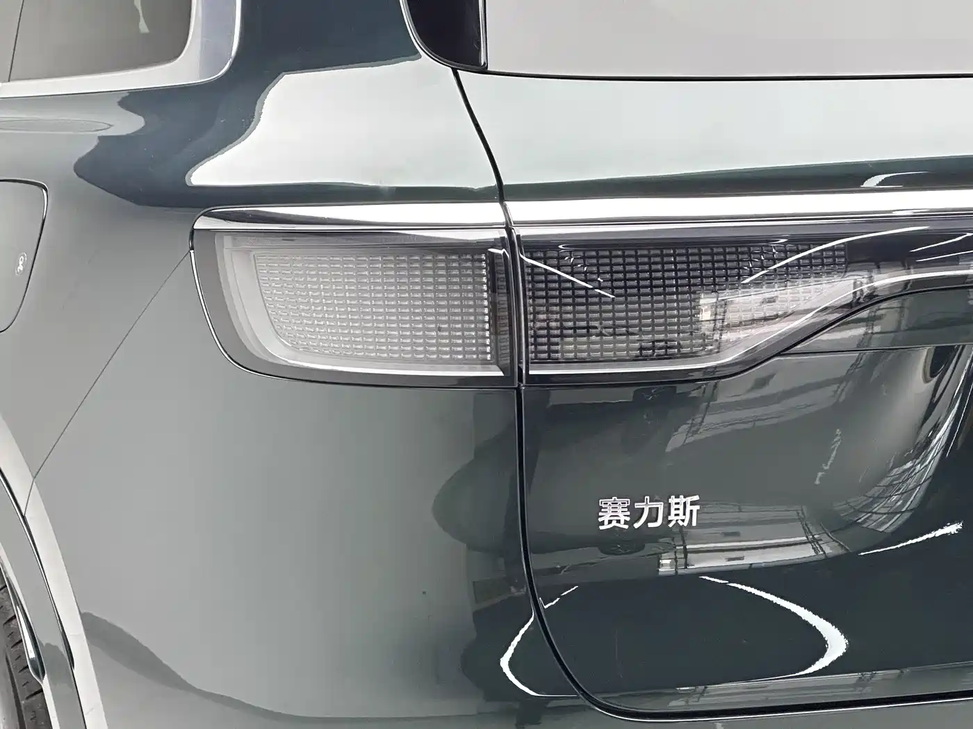 AITO Wenjie AITO M8 2025 Model Extended Range Max+ Edition 53.4kWh 6-Seater фото 18