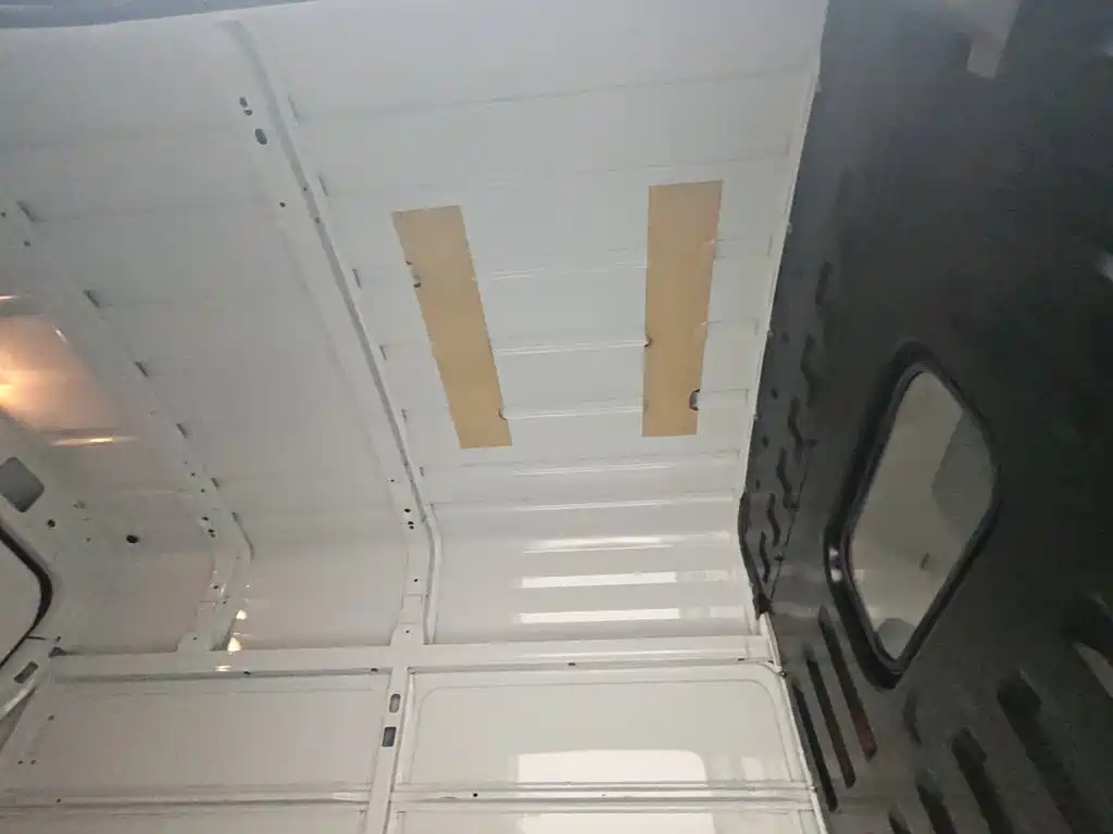 Iveco Daily 2020 2020 Model 2.8T V35 Van Dual-Tire V35 Medium Roof 3 Seats with Side Sliding Door China V