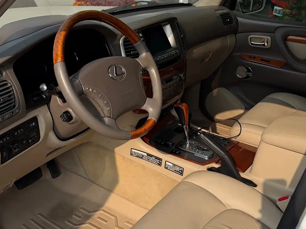 Фото 5 - Lexus LX