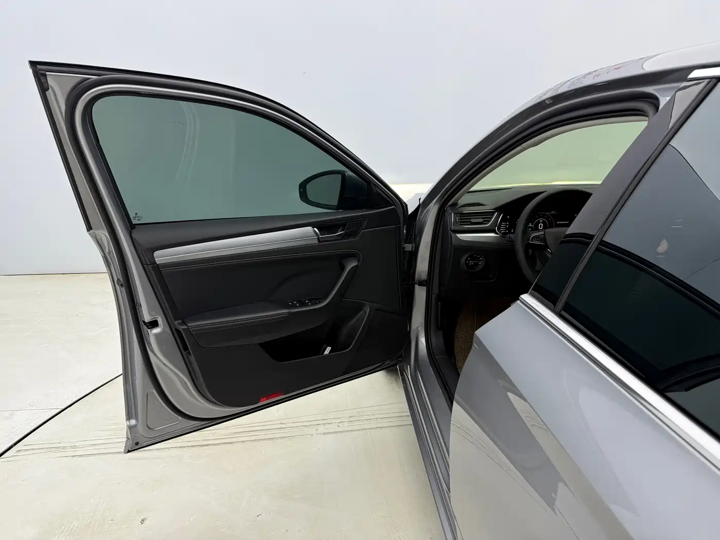 Škoda Superb 2023 TSI280 DSG Premium Edition фото 21