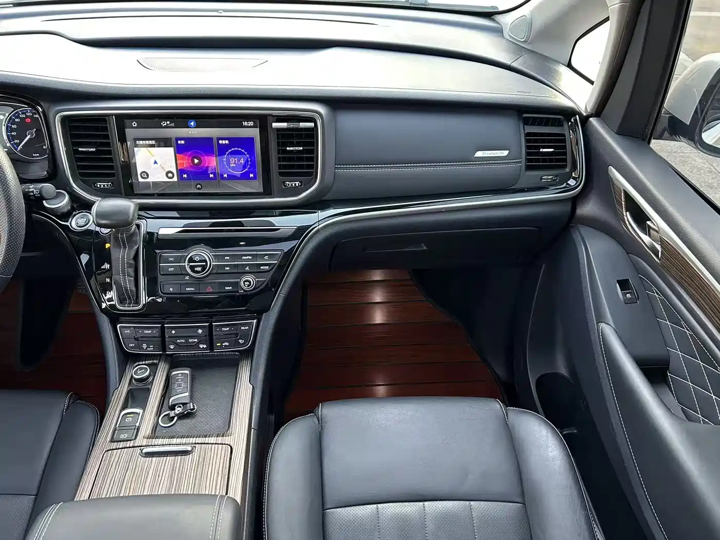 GAC Trumpchi Trumpchi M8 2020 390T Prestige фото 18