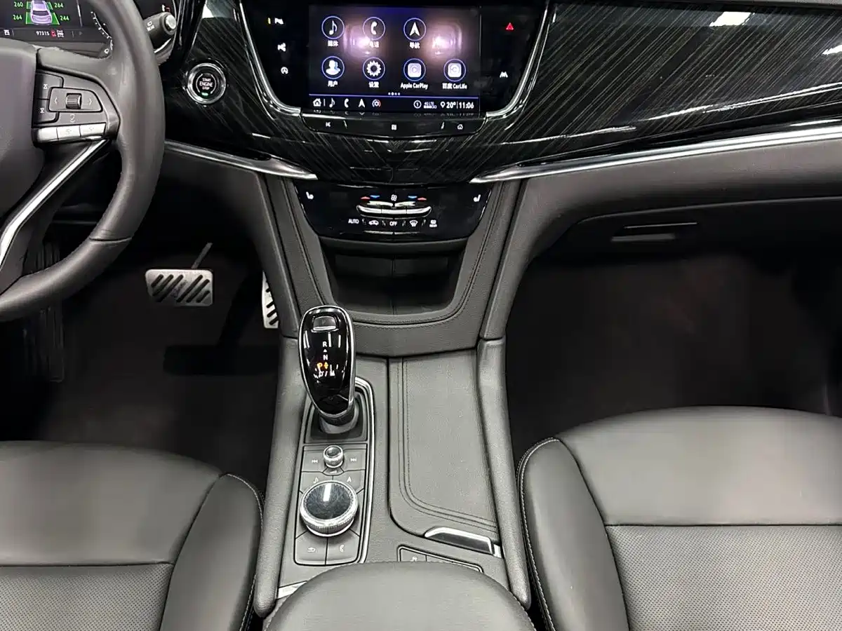 Photo 20 - Cadillac XT6