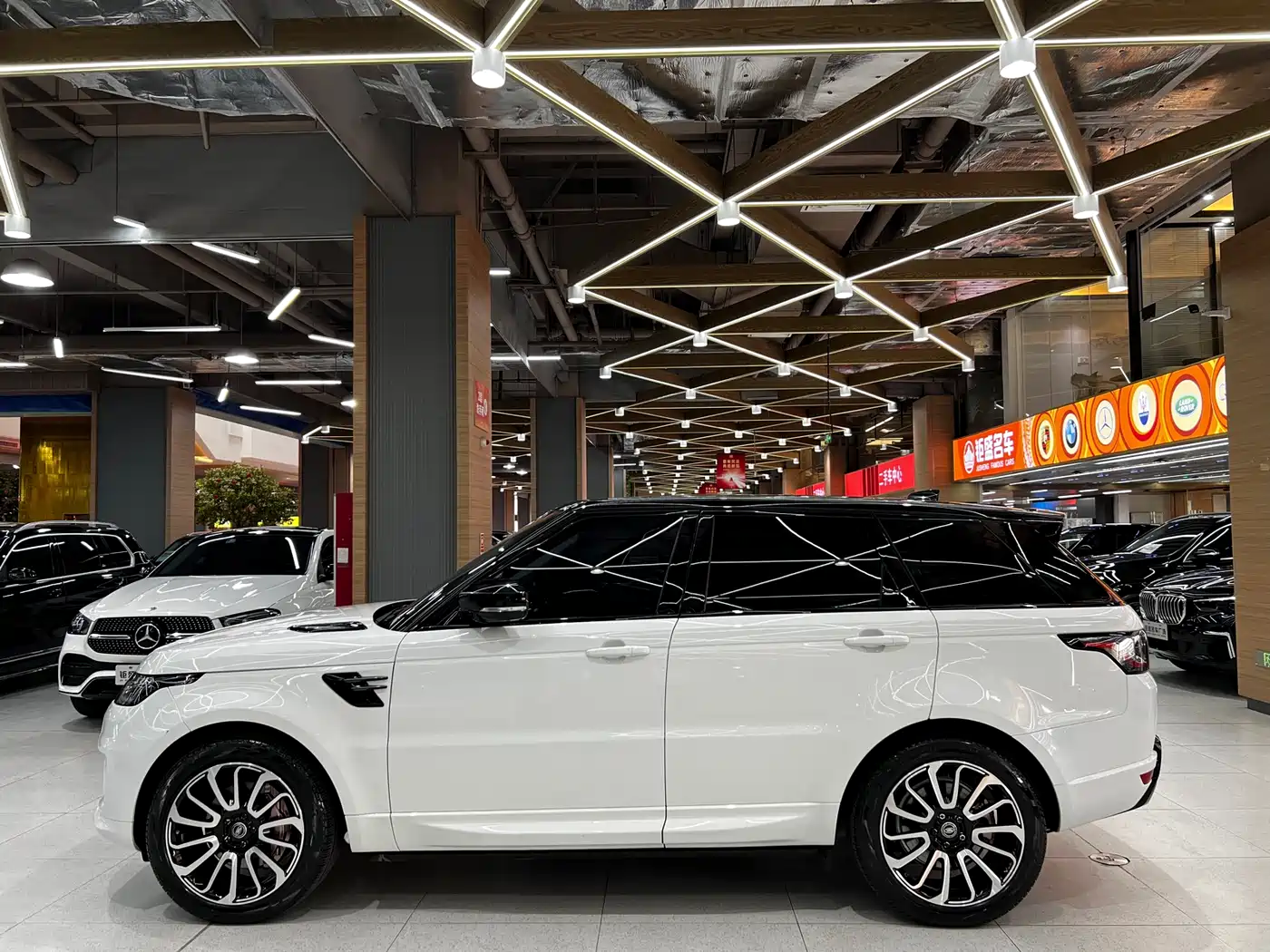 Land Rover Range Rover Sport 2020 3.0 L6 HSE DYNAMIC фото 3